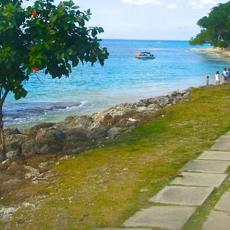 Coral Lane Beach Apartments เซนต์เจมส์ ภายนอก รูปภาพ