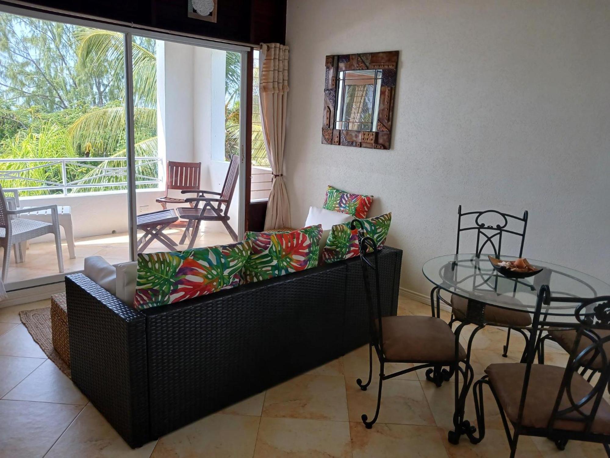 Coral Lane Beach Apartments เซนต์เจมส์ ภายนอก รูปภาพ