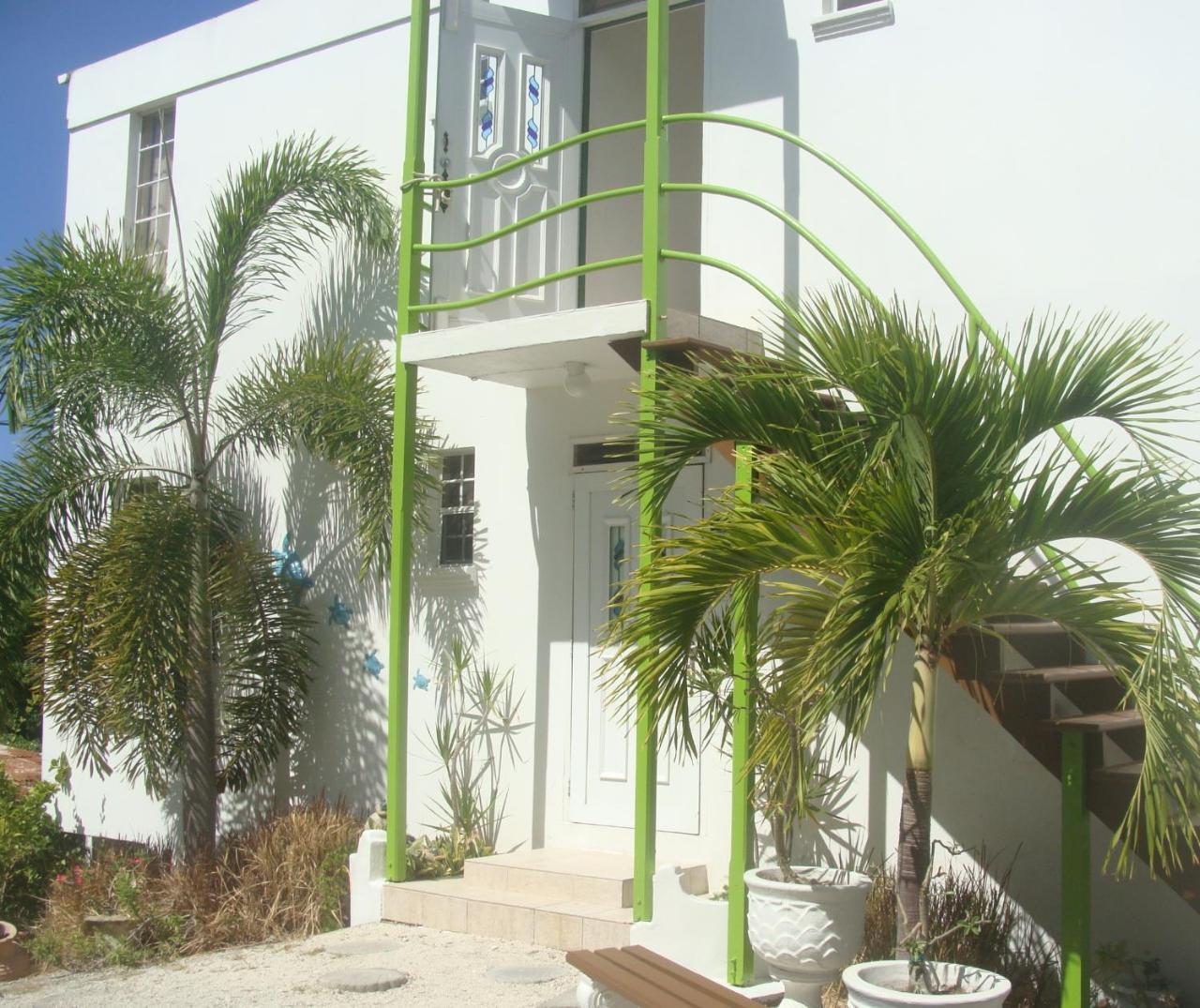 Coral Lane Beach Apartments เซนต์เจมส์ ภายนอก รูปภาพ